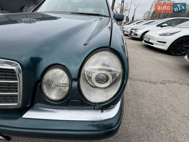 Зелений Мерседес Е-Клас, об'ємом двигуна 4.2 л та пробігом 250 тис. км за 3500 $, фото 15 на Automoto.ua