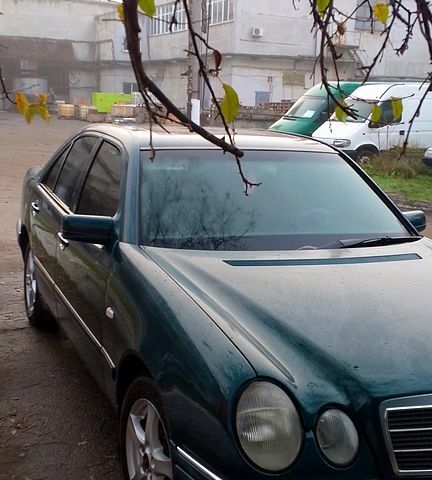 Зеленый Мерседес Е-Класс, объемом двигателя 2.2 л и пробегом 3 тыс. км за 3700 $, фото 2 на Automoto.ua