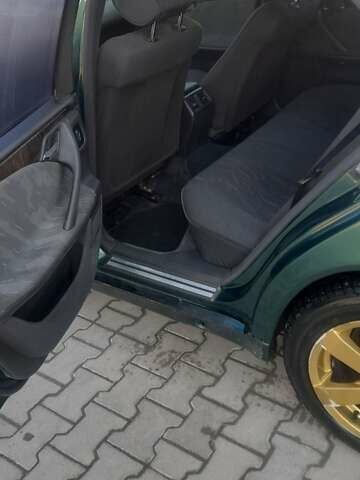 Зеленый Мерседес Е-Класс, объемом двигателя 2.3 л и пробегом 373 тыс. км за 2700 $, фото 3 на Automoto.ua