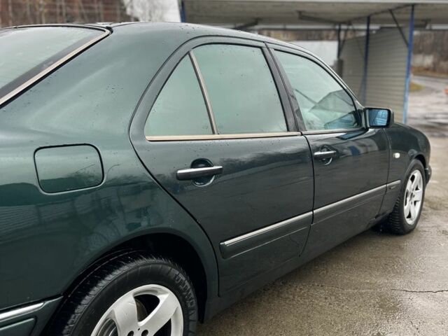 Зеленый Мерседес Е-Класс, объемом двигателя 4.2 л и пробегом 400 тыс. км за 3100 $, фото 3 на Automoto.ua