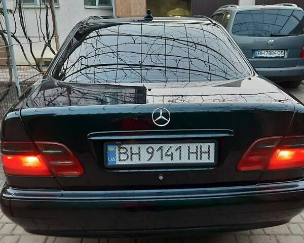Зеленый Мерседес Е-Класс, объемом двигателя 2.3 л и пробегом 300 тыс. км за 4500 $, фото 1 на Automoto.ua