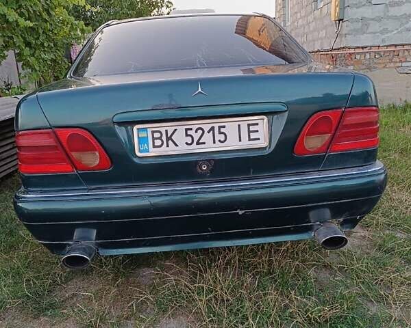Зеленый Мерседес Е-Класс, объемом двигателя 2.3 л и пробегом 400 тыс. км за 3800 $, фото 1 на Automoto.ua