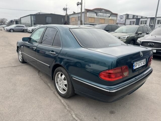 Зелений Мерседес Е-Клас, об'ємом двигуна 4.2 л та пробігом 250 тис. км за 3500 $, фото 7 на Automoto.ua