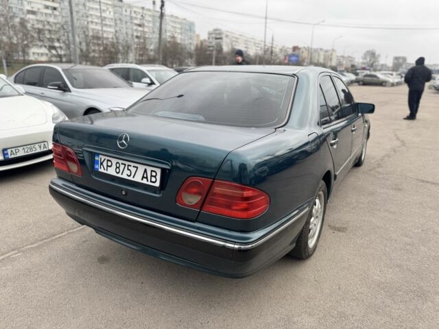 Зелений Мерседес Е-Клас, об'ємом двигуна 4.2 л та пробігом 250 тис. км за 3500 $, фото 2 на Automoto.ua