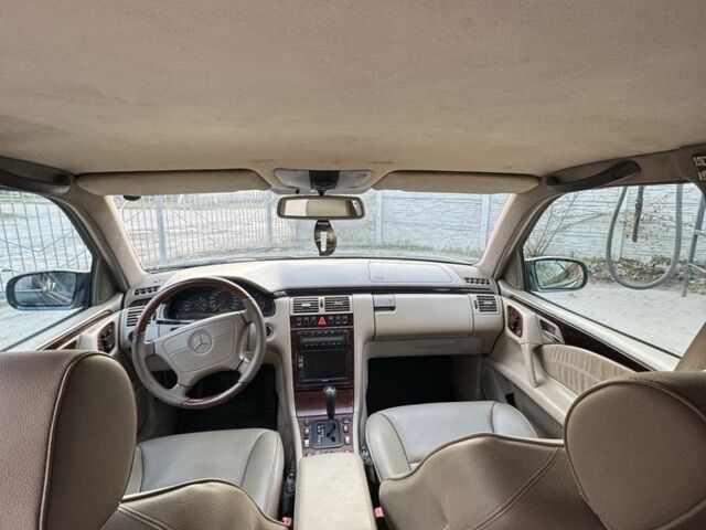 Зеленый Мерседес Е-Класс, объемом двигателя 4.3 л и пробегом 500 тыс. км за 3600 $, фото 5 на Automoto.ua