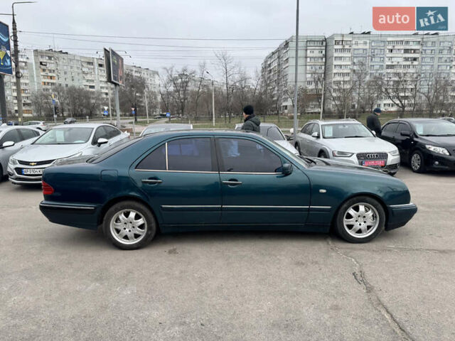 Зелений Мерседес Е-Клас, об'ємом двигуна 4.2 л та пробігом 250 тис. км за 3500 $, фото 3 на Automoto.ua