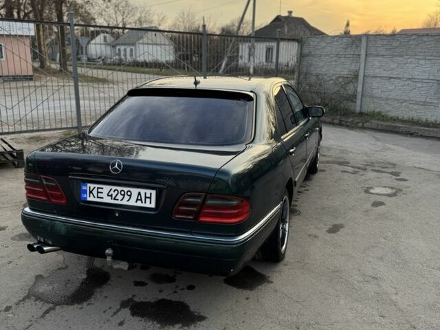 Зеленый Мерседес Е-Класс, объемом двигателя 4.3 л и пробегом 500 тыс. км за 3600 $, фото 2 на Automoto.ua