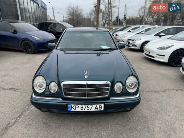 Зелений Мерседес Е-Клас, об'ємом двигуна 4.2 л та пробігом 250 тис. км за 3500 $, фото 1 на Automoto.ua