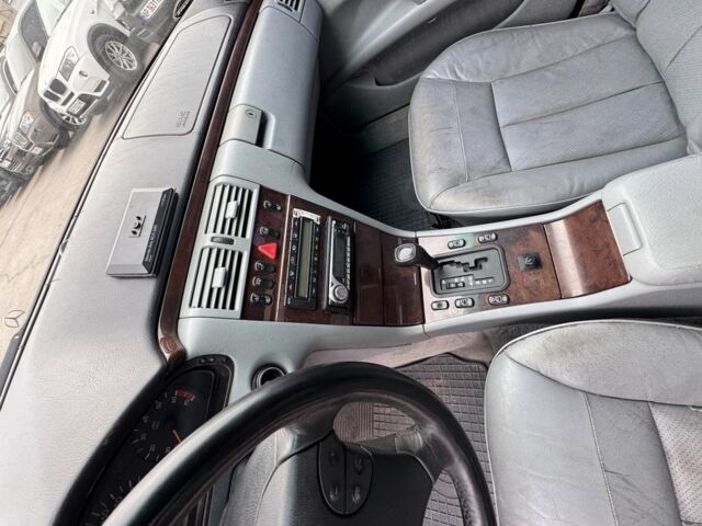 Зелений Мерседес Е-Клас, об'ємом двигуна 4.2 л та пробігом 250 тис. км за 3500 $, фото 15 на Automoto.ua