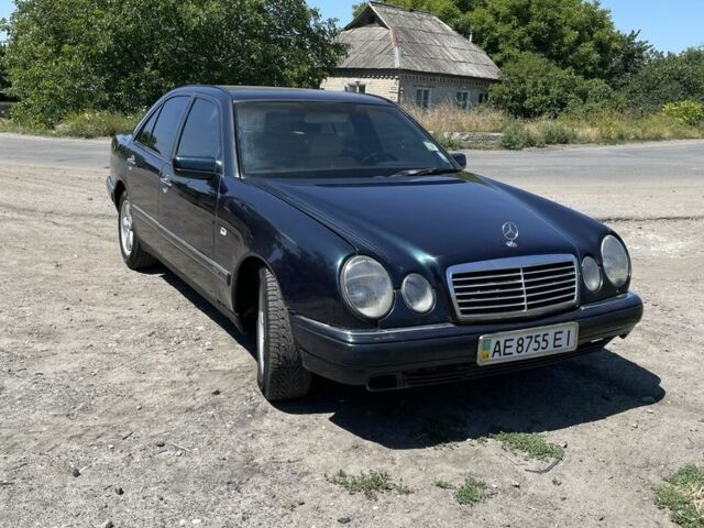 Зеленый Мерседес Е-Класс, объемом двигателя 2.4 л и пробегом 250 тыс. км за 3125 $, фото 3 на Automoto.ua