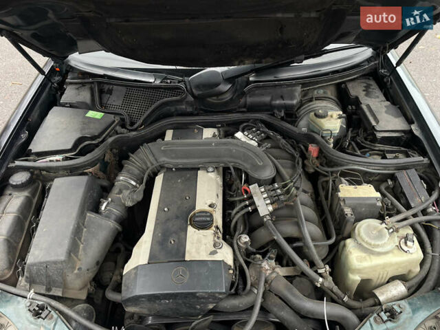 Зеленый Мерседес Е-Класс, объемом двигателя 3.2 л и пробегом 333 тыс. км за 2450 $, фото 14 на Automoto.ua