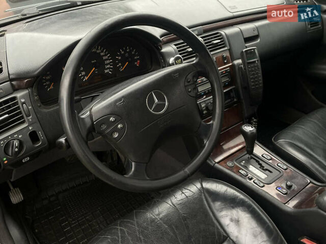 Зеленый Мерседес Е-Класс, объемом двигателя 3.2 л и пробегом 333 тыс. км за 2450 $, фото 7 на Automoto.ua