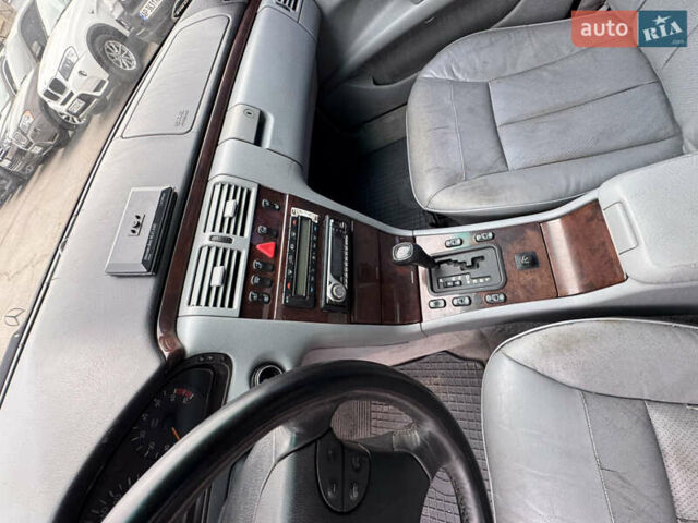 Зелений Мерседес Е-Клас, об'ємом двигуна 4.2 л та пробігом 250 тис. км за 3500 $, фото 13 на Automoto.ua