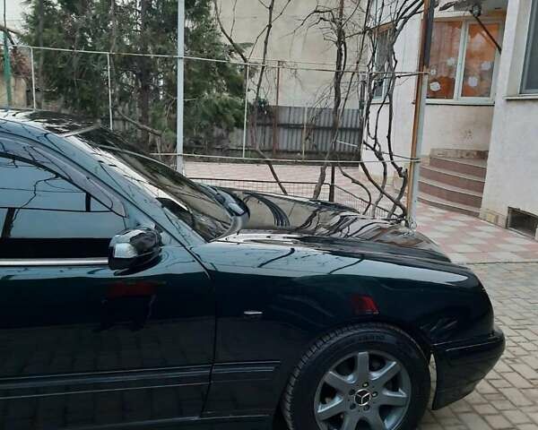Зеленый Мерседес Е-Класс, объемом двигателя 2.3 л и пробегом 300 тыс. км за 4500 $, фото 7 на Automoto.ua