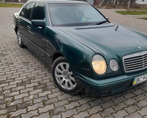 Зеленый Мерседес Е-Класс, объемом двигателя 2 л и пробегом 390 тыс. км за 3560 $, фото 2 на Automoto.ua