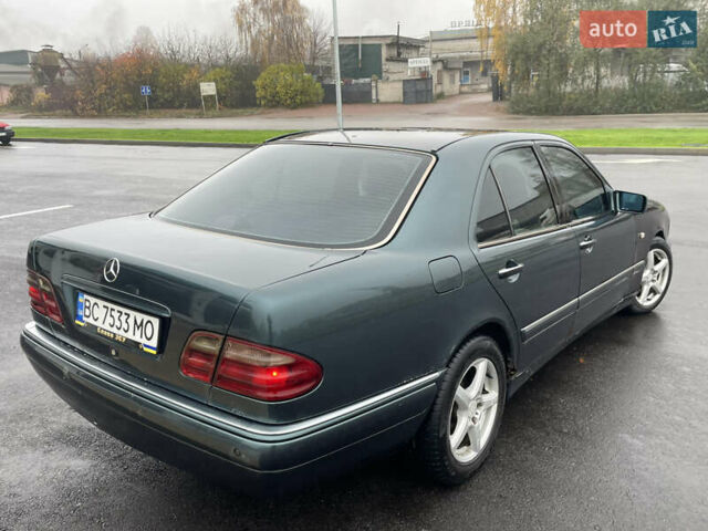 Зеленый Мерседес Е-Класс, объемом двигателя 3.2 л и пробегом 333 тыс. км за 2450 $, фото 2 на Automoto.ua