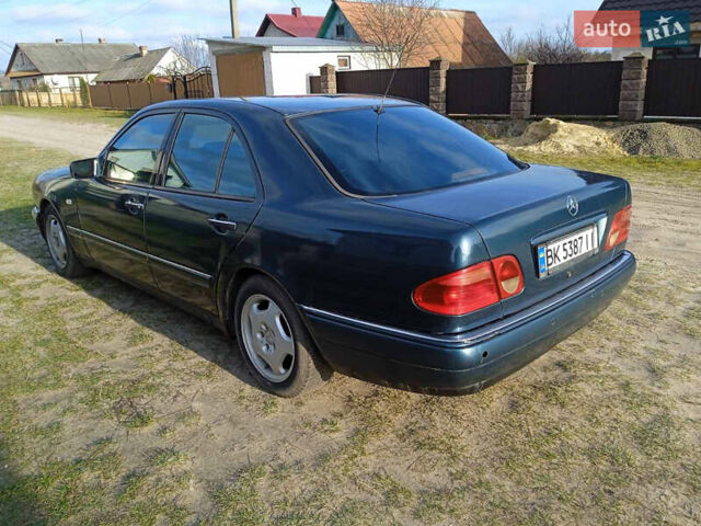 Зелений Мерседес Е-Клас, об'ємом двигуна 2.87 л та пробігом 432 тис. км за 3600 $, фото 12 на Automoto.ua