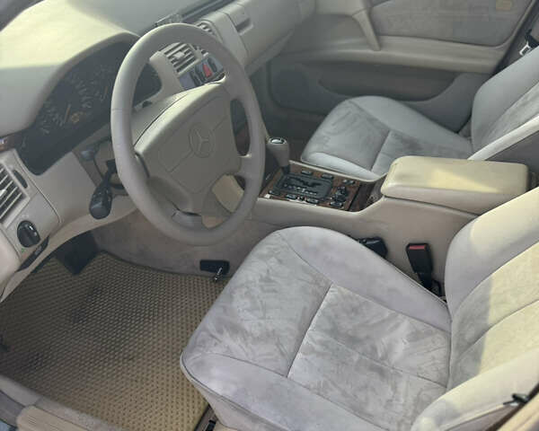 Зеленый Мерседес Е-Класс, объемом двигателя 2.8 л и пробегом 280 тыс. км за 5500 $, фото 9 на Automoto.ua