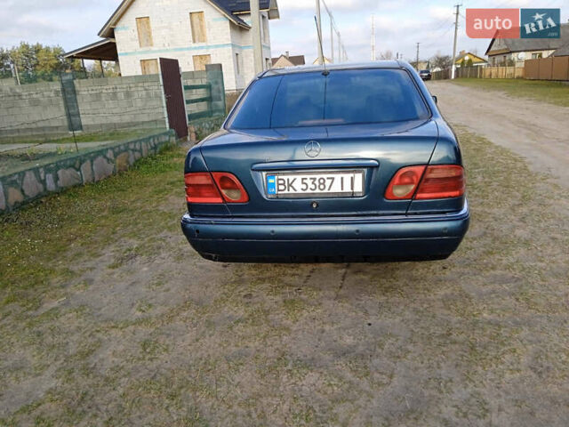 Зелений Мерседес Е-Клас, об'ємом двигуна 2.87 л та пробігом 432 тис. км за 3600 $, фото 1 на Automoto.ua