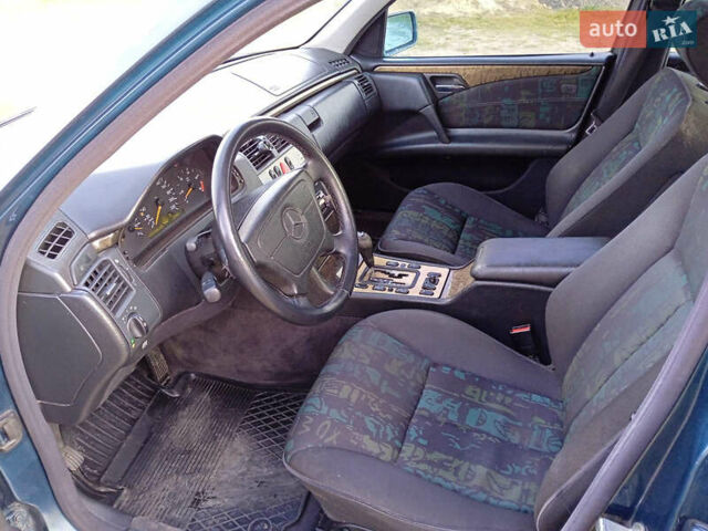 Зелений Мерседес Е-Клас, об'ємом двигуна 2.87 л та пробігом 432 тис. км за 3600 $, фото 4 на Automoto.ua