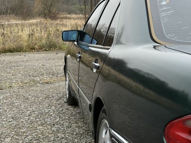 Зеленый Мерседес Е-Класс, объемом двигателя 2.4 л и пробегом 360 тыс. км за 3400 $, фото 5 на Automoto.ua