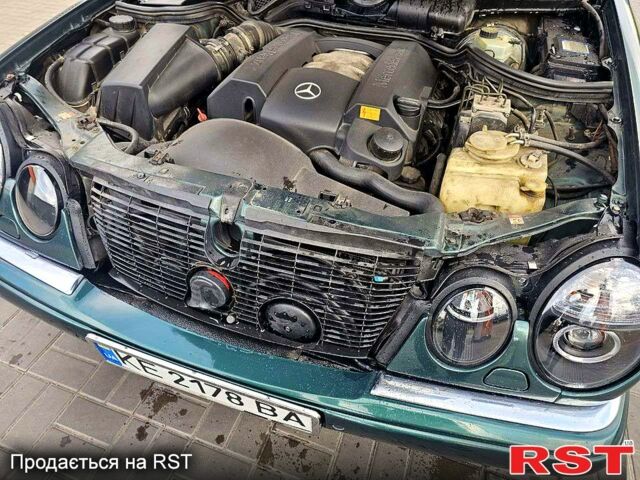 Зелений Мерседес Е-Клас, об'ємом двигуна 2.8 л та пробігом 278 тис. км за 2999 $, фото 4 на Automoto.ua