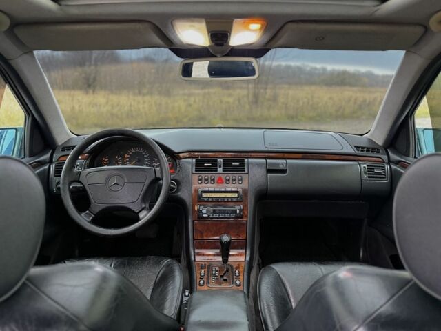 Зеленый Мерседес Е-Класс, объемом двигателя 2.4 л и пробегом 360 тыс. км за 3400 $, фото 8 на Automoto.ua