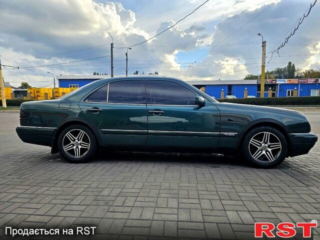 Зелений Мерседес Е-Клас, об'ємом двигуна 2.8 л та пробігом 278 тис. км за 2999 $, фото 2 на Automoto.ua