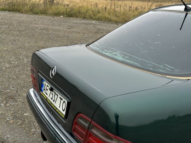 Зеленый Мерседес Е-Класс, объемом двигателя 2.4 л и пробегом 360 тыс. км за 3400 $, фото 18 на Automoto.ua