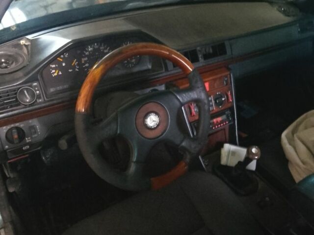 Зеленый Мерседес Е-Класс, объемом двигателя 2.8 л и пробегом 344 тыс. км за 2500 $, фото 1 на Automoto.ua