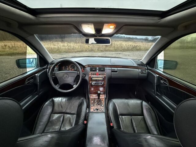 Зеленый Мерседес Е-Класс, объемом двигателя 2.4 л и пробегом 360 тыс. км за 3400 $, фото 9 на Automoto.ua