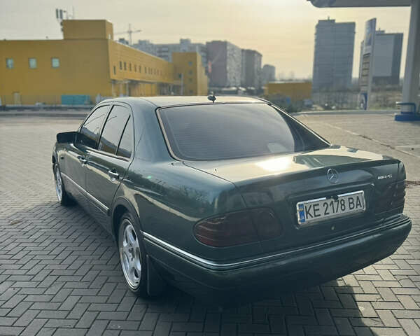 Зеленый Мерседес Е-Класс, объемом двигателя 2.8 л и пробегом 280 тыс. км за 5500 $, фото 3 на Automoto.ua