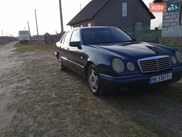 Зелений Мерседес Е-Клас, об'ємом двигуна 2.87 л та пробігом 432 тис. км за 3600 $, фото 3 на Automoto.ua