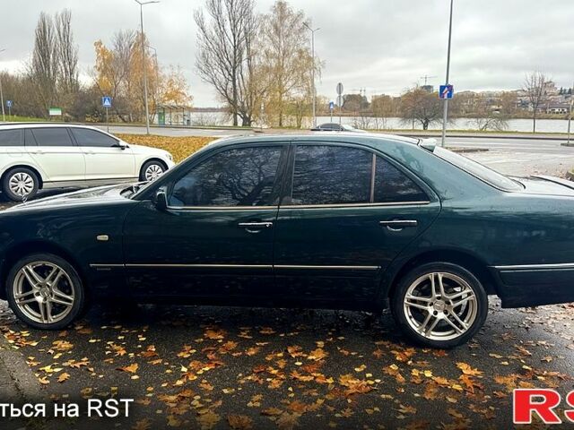 Зелений Мерседес Е-Клас, об'ємом двигуна 2 л та пробігом 400 тис. км за 3800 $, фото 5 на Automoto.ua