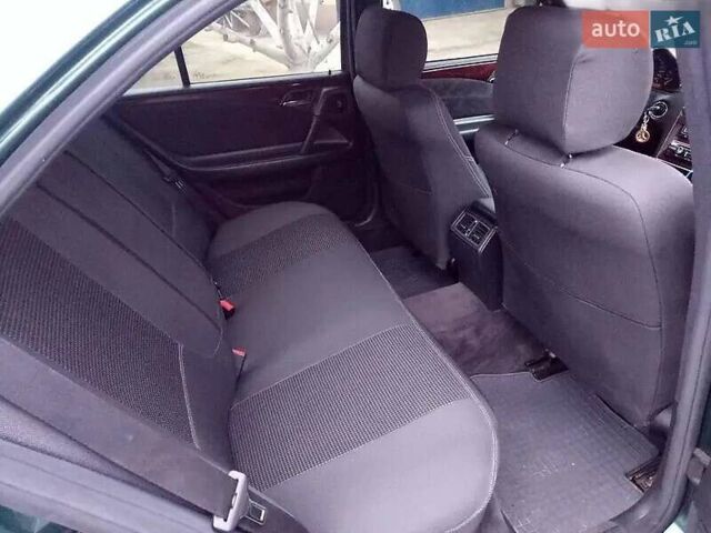 Зеленый Мерседес Е-Класс, объемом двигателя 4.27 л и пробегом 396 тыс. км за 4444 $, фото 7 на Automoto.ua