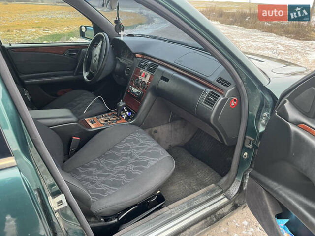 Зеленый Мерседес Е-Класс, объемом двигателя 2.16 л и пробегом 413 тыс. км за 3899 $, фото 7 на Automoto.ua