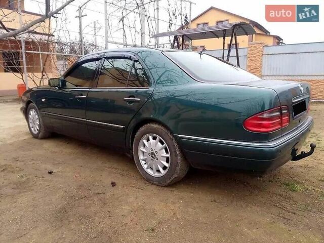 Зеленый Мерседес Е-Класс, объемом двигателя 4.27 л и пробегом 396 тыс. км за 4444 $, фото 14 на Automoto.ua