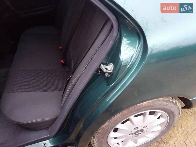 Зеленый Мерседес Е-Класс, объемом двигателя 4.27 л и пробегом 396 тыс. км за 4444 $, фото 2 на Automoto.ua