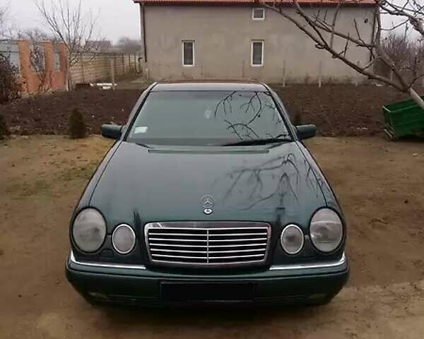 Зеленый Мерседес Е-Класс, объемом двигателя 4.27 л и пробегом 396 тыс. км за 4444 $, фото 16 на Automoto.ua