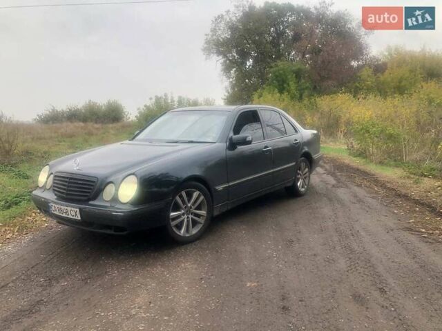 Зеленый Мерседес Е-Класс, объемом двигателя 2.8 л и пробегом 320 тыс. км за 3500 $, фото 1 на Automoto.ua