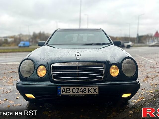 Зелений Мерседес Е-Клас, об'ємом двигуна 2 л та пробігом 400 тис. км за 3800 $, фото 8 на Automoto.ua