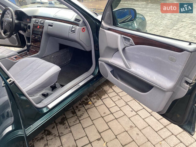 Мерседес Е-Класс 1999 в Долине на Automoto.ua Зеленый Мерседес Е-Класс, объемом двигателя 2.69 л и пробегом 410 тыс. км за 5250 $, фото 15 на Automoto.ua