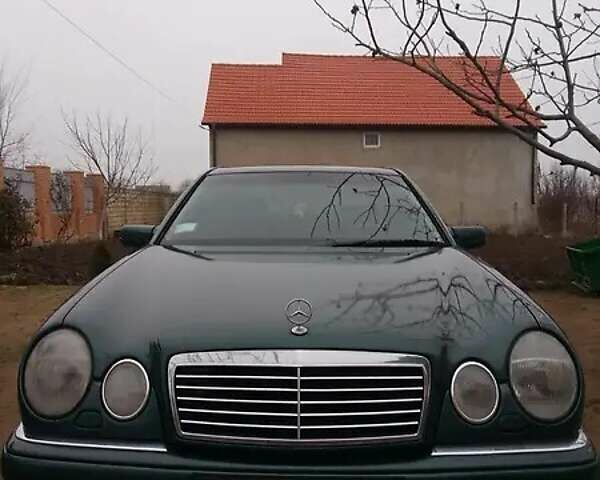 Зеленый Мерседес Е-Класс, объемом двигателя 4.27 л и пробегом 396 тыс. км за 4444 $, фото 8 на Automoto.ua