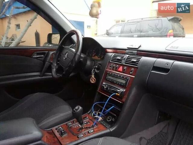 Зеленый Мерседес Е-Класс, объемом двигателя 4.27 л и пробегом 396 тыс. км за 4444 $, фото 17 на Automoto.ua