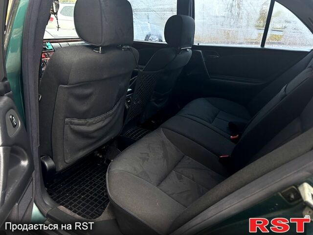 Зелений Мерседес Е-Клас, об'ємом двигуна 2 л та пробігом 400 тис. км за 3800 $, фото 6 на Automoto.ua