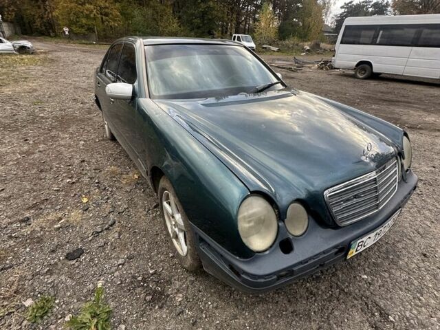 Мерседес Е-Клас 1999 у Ківерці на Automoto.ua Зелений Мерседес Е-Клас, об'ємом двигуна 2.2 л та пробігом 345 тис. км за 1350 $, фото 1 на Automoto.ua
