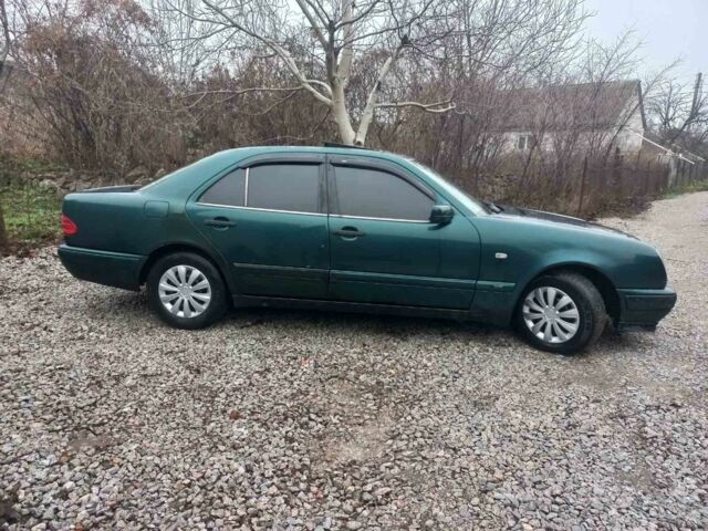 Зелений Мерседес Е-Клас, об'ємом двигуна 0 л та пробігом 254 тис. км за 1500 $, фото 12 на Automoto.ua