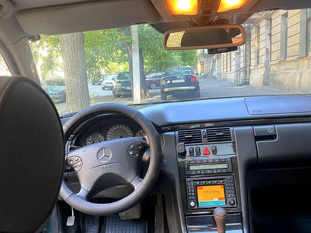 Зелений Мерседес Е-Клас, об'ємом двигуна 3.2 л та пробігом 450 тис. км за 4900 $, фото 6 на Automoto.ua