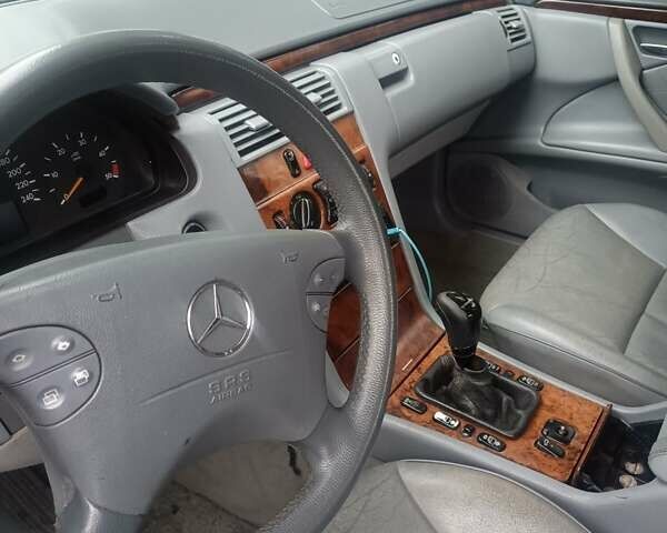 Зеленый Мерседес Е-Класс, объемом двигателя 2.15 л и пробегом 481 тыс. км за 4000 $, фото 10 на Automoto.ua