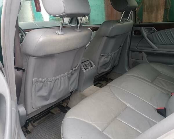 Зеленый Мерседес Е-Класс, объемом двигателя 2.15 л и пробегом 481 тыс. км за 4000 $, фото 8 на Automoto.ua